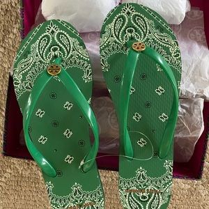 NWT/in box Tory Burch Flip Flops, 8, Green